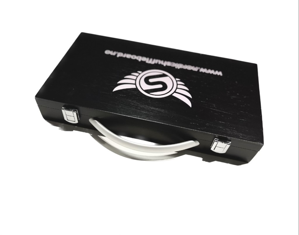 Koffert for oppbevaring av pucker til shuffleboard